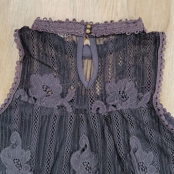 🔺️Taylor & Sage Medieval Blue High Neck Lacy Sleeveless Blouse Small - Picture 6 of 13